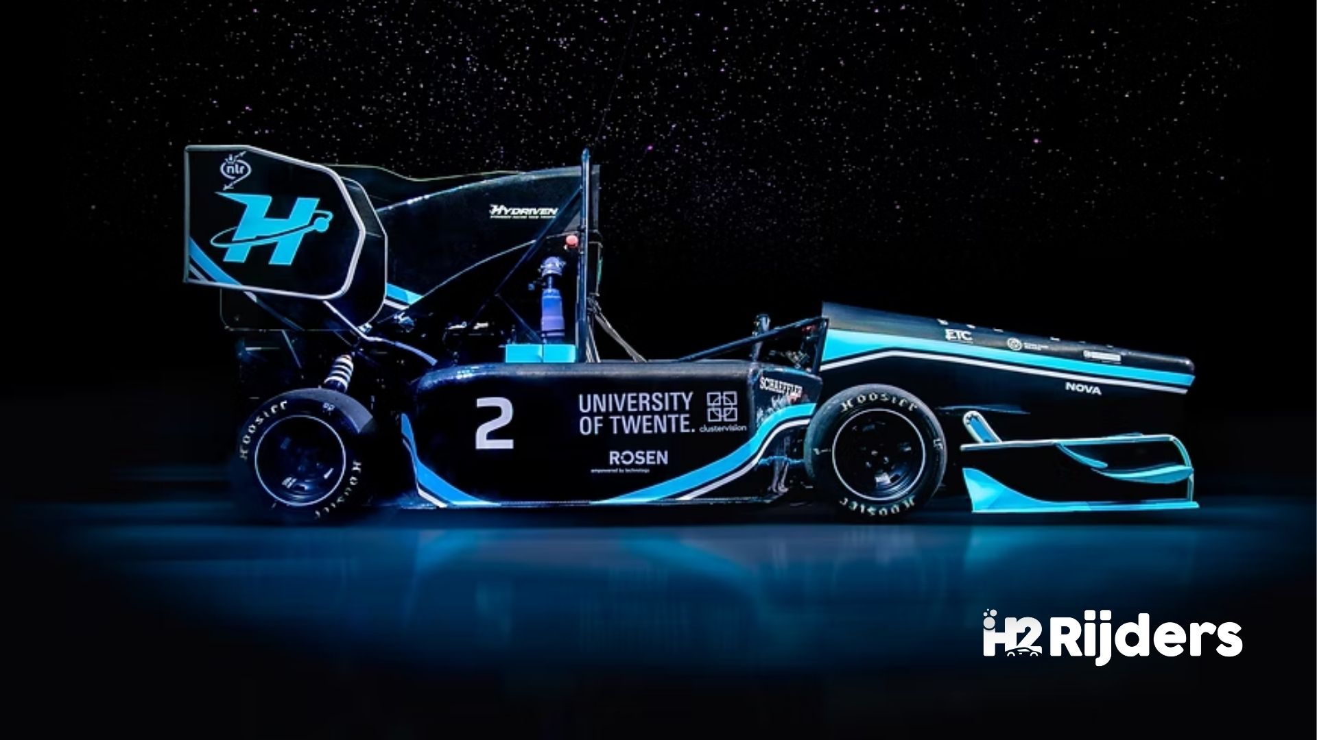 Twentse studenten racen door Europa met nieuwe waterstofauto 'Mira'
